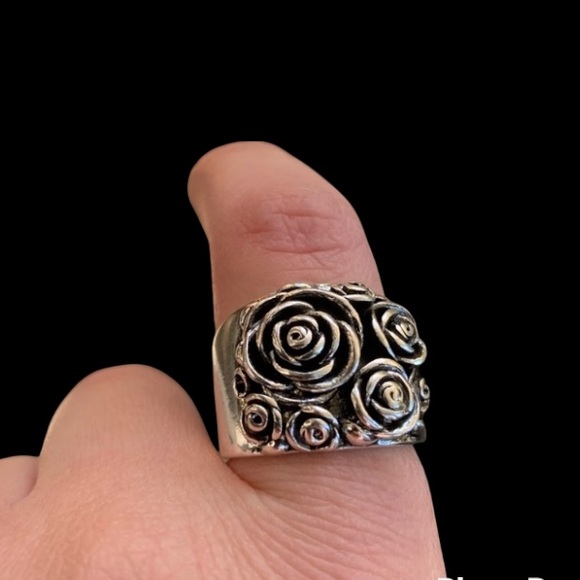 STERLING SILVER FLORAL RING - Picture 8 of 8